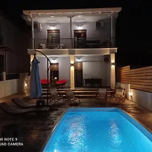 https://villa-athina-1st-floor.hotelschalkidiki.net
