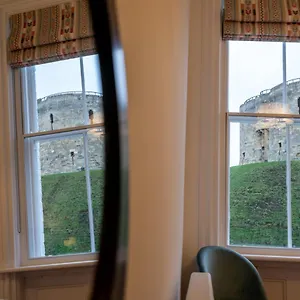 https://peckitt-street-castle-bailey.yorkshirehotels.net